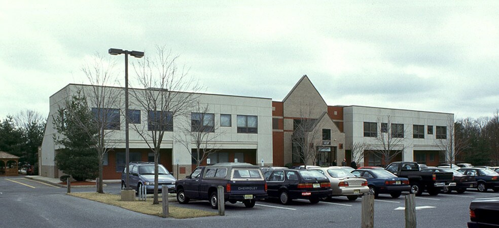 6727 Delilah Rd, Egg Harbor Township, NJ à vendre - Photo du bâtiment - Image 2 de 8
