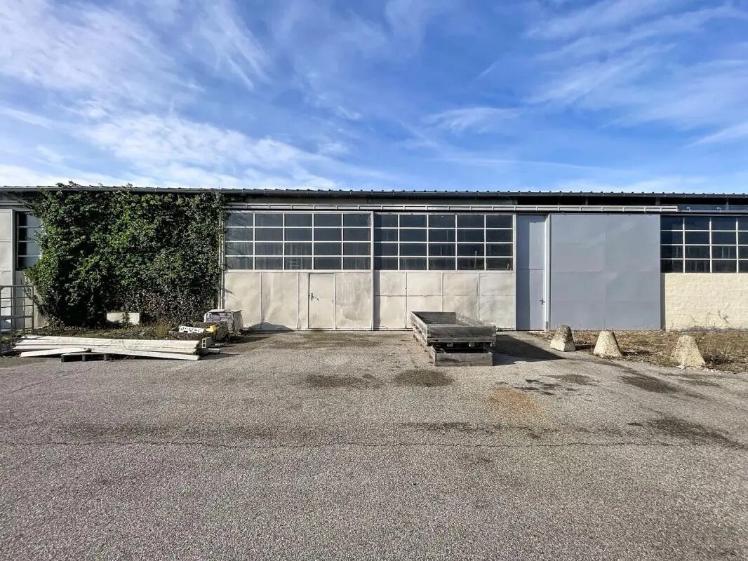Flex in Saint-Priest for lease Primary Photo- Image 1 of 4