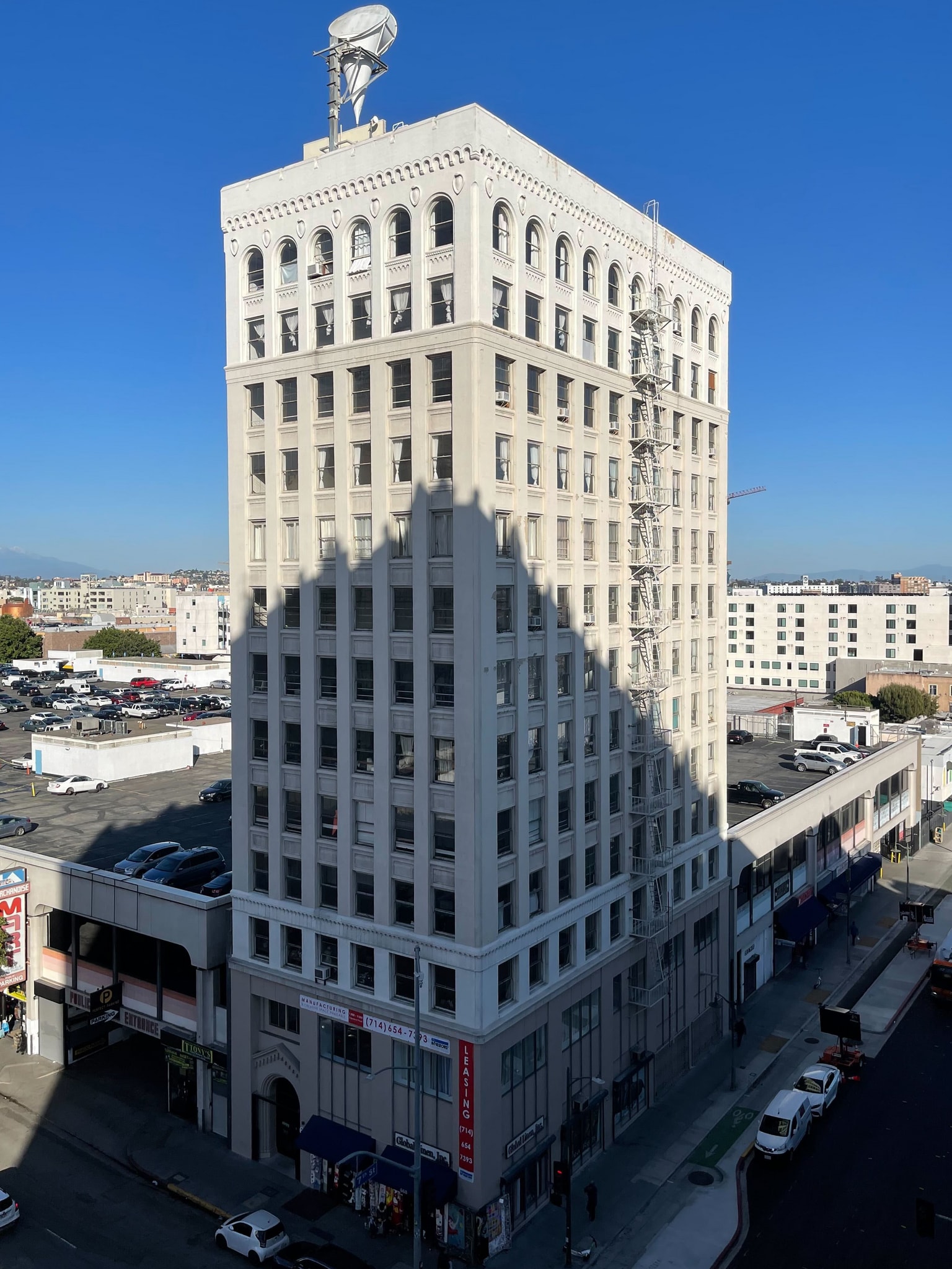 656 S Los Angeles St, Los Angeles, CA à louer Photo du bâtiment- Image 1 de 12
