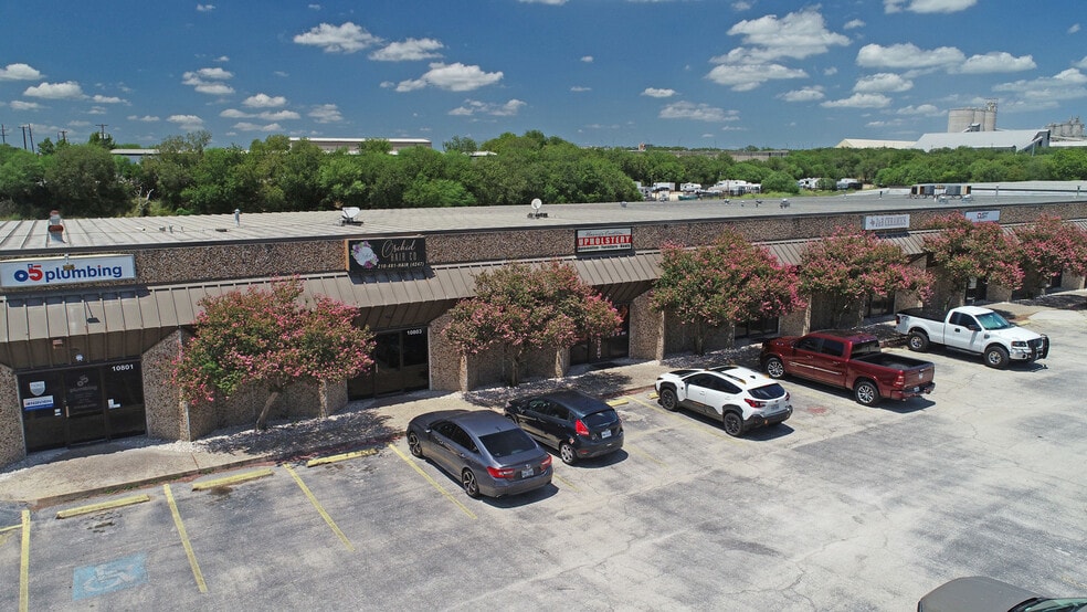 10801-10817 Nacogdoches Rd, San Antonio, TX for lease - Building Photo - Image 3 of 8