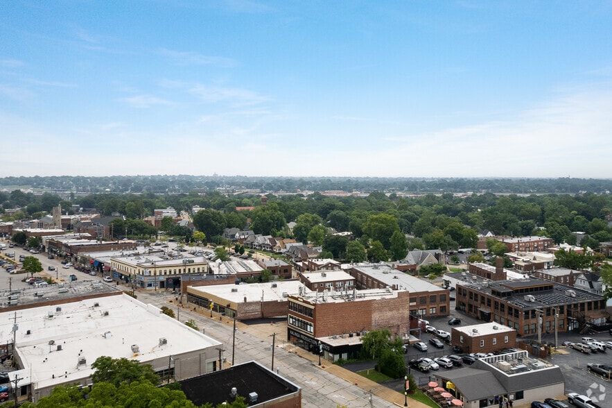 7420 Manchester Rd, Maplewood, MO for lease - Aerial - Image 2 of 17