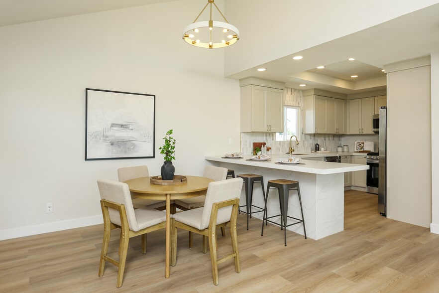 658 Santa Fe Dr, Encinitas, CA à vendre - Photo du bâtiment - Image 2 de 28