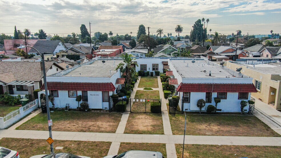 1462 W 53rd St, Los Angeles, CA à vendre - Photo du bâtiment - Image 1 de 39