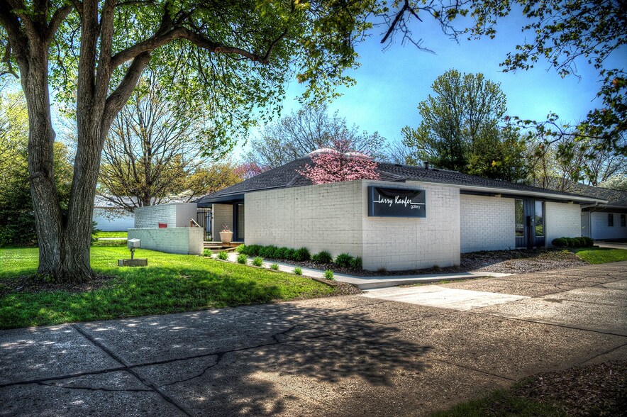 2103 N Dunlap Ave, Champaign, IL à louer - Photo du bâtiment - Image 1 de 3
