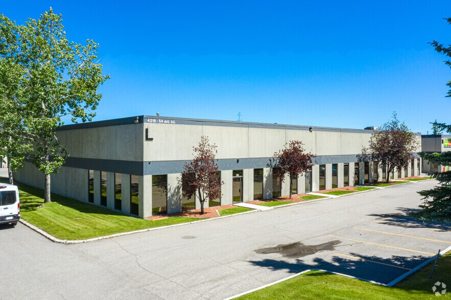 4216 54th Ave SE, Calgary, AB for sale - Building Photo - Image 1 of 1