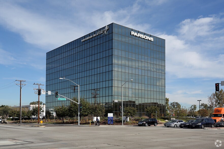 2401 E El Segundo Blvd, El Segundo, CA à louer - Photo du bâtiment - Image 2 de 8