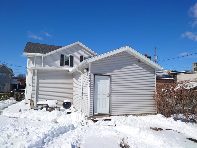 2340 Kinnickinnic Ave, Milwaukee, WI à vendre - Photo du bâtiment - Image 3 de 9