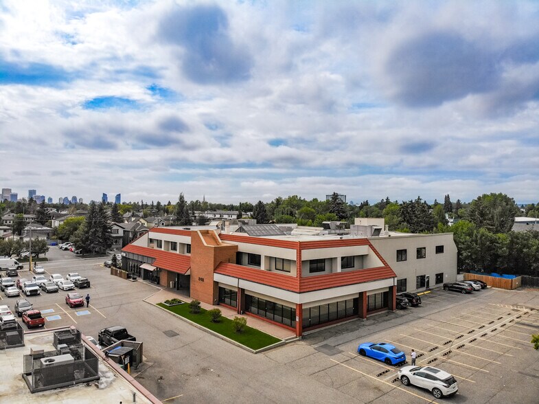 2411 4th St NW, Calgary, AB à louer - Photo du bâtiment - Image 2 de 11