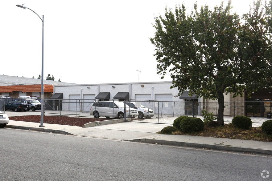 7112-7118 De Celis Pl, Van Nuys, CA for sale - Building Photo - Image 2 of 6