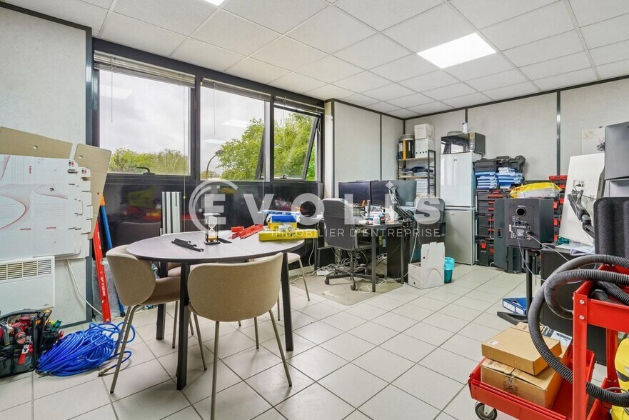 Office in Creteil for lease - Interior Photo - Image 3 of 7