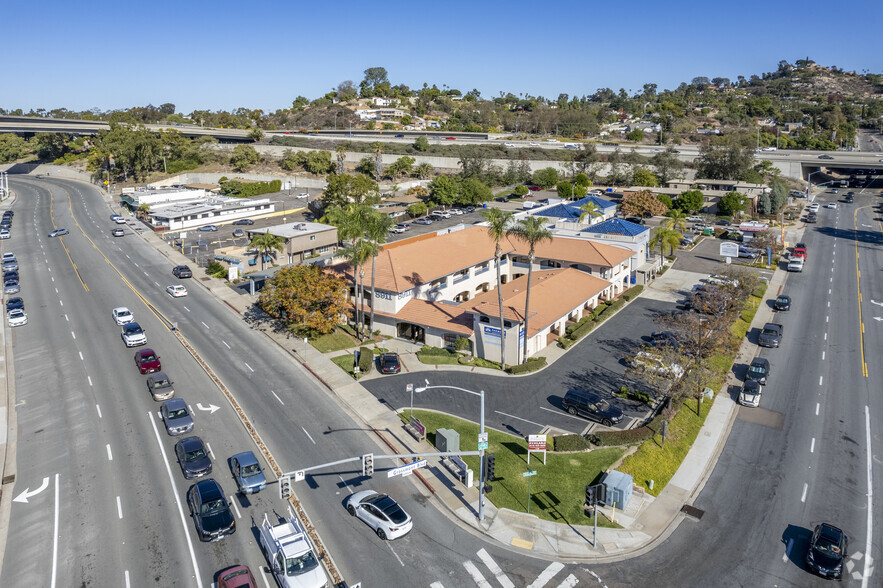 8911 La Mesa Blvd, La Mesa, CA à louer - Photo du bâtiment - Image 2 de 10