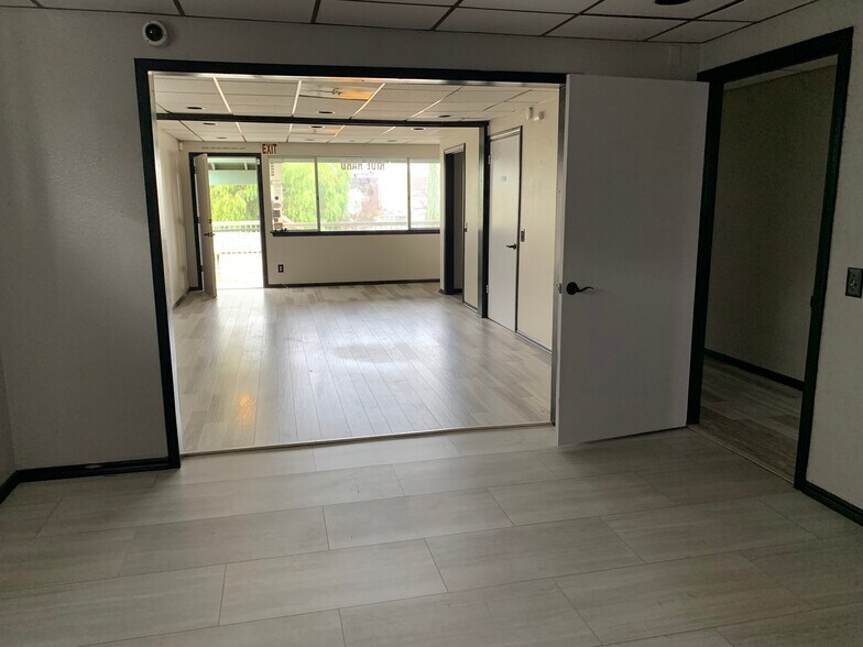 28677 Old Town Front St, Temecula, CA for lease - Interior Photo - Image 2 of 7