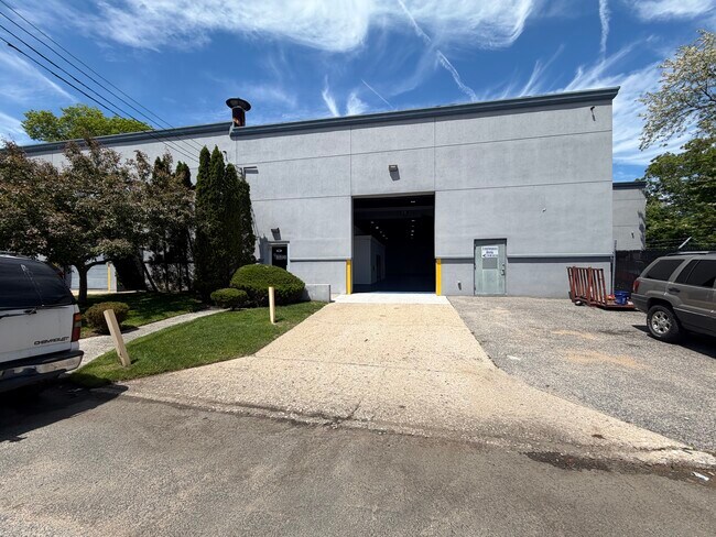 More details for 7 Deforest St, Amityville, NY - Industrial for Lease