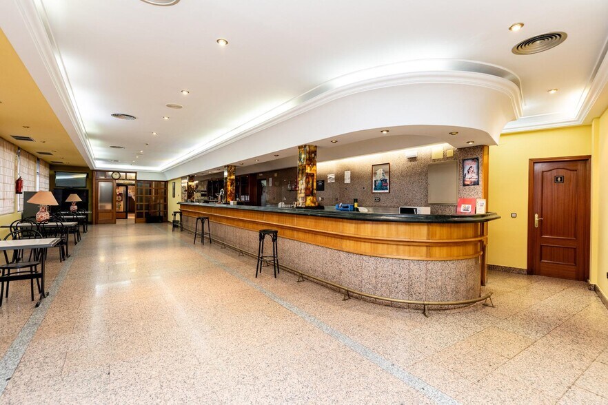 Services hôteliers dans Villalbilla, Madrid à vendre - Photo du bâtiment - Image 3 de 20