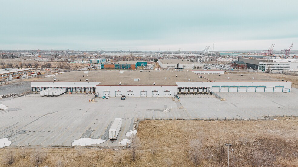 1900 Rue Dickson, Montréal, QC à louer - Photo du bâtiment - Image 2 de 5