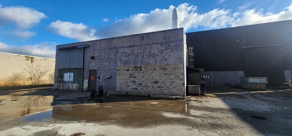 1725 Rossi Dr, Tecumseh, ON à louer - Photo du bâtiment - Image 2 de 10