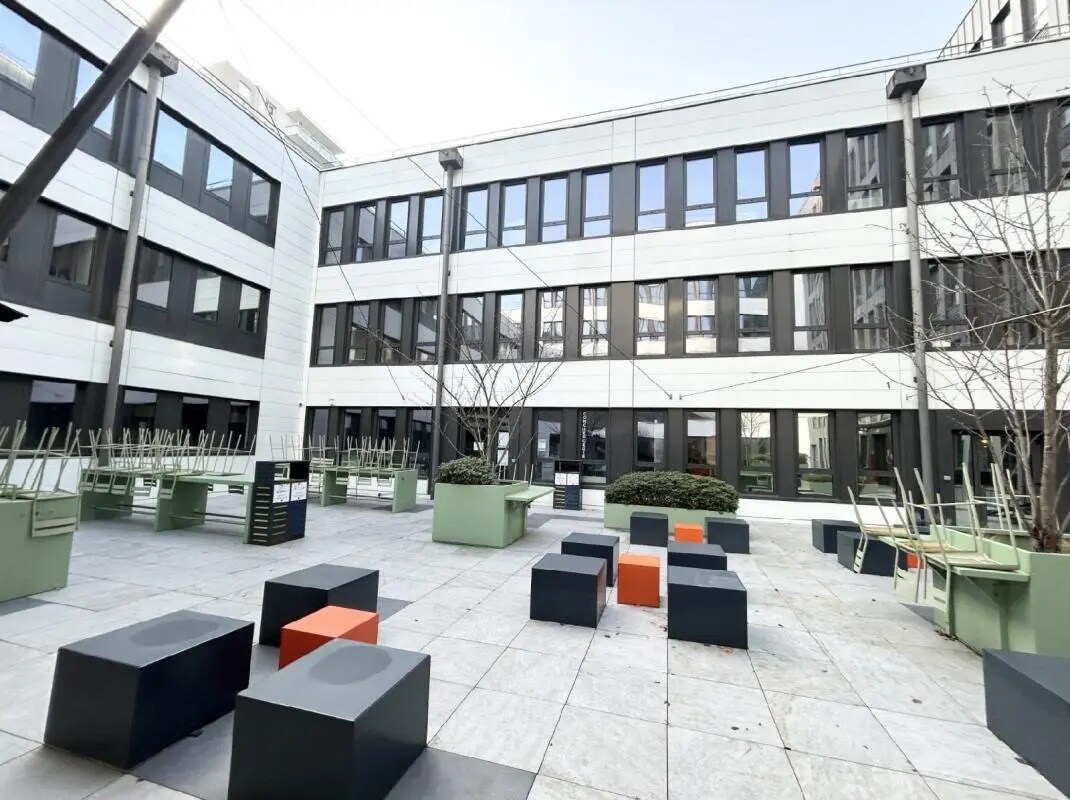 Office in Villeurbanne for lease Building Photo- Image 1 of 16