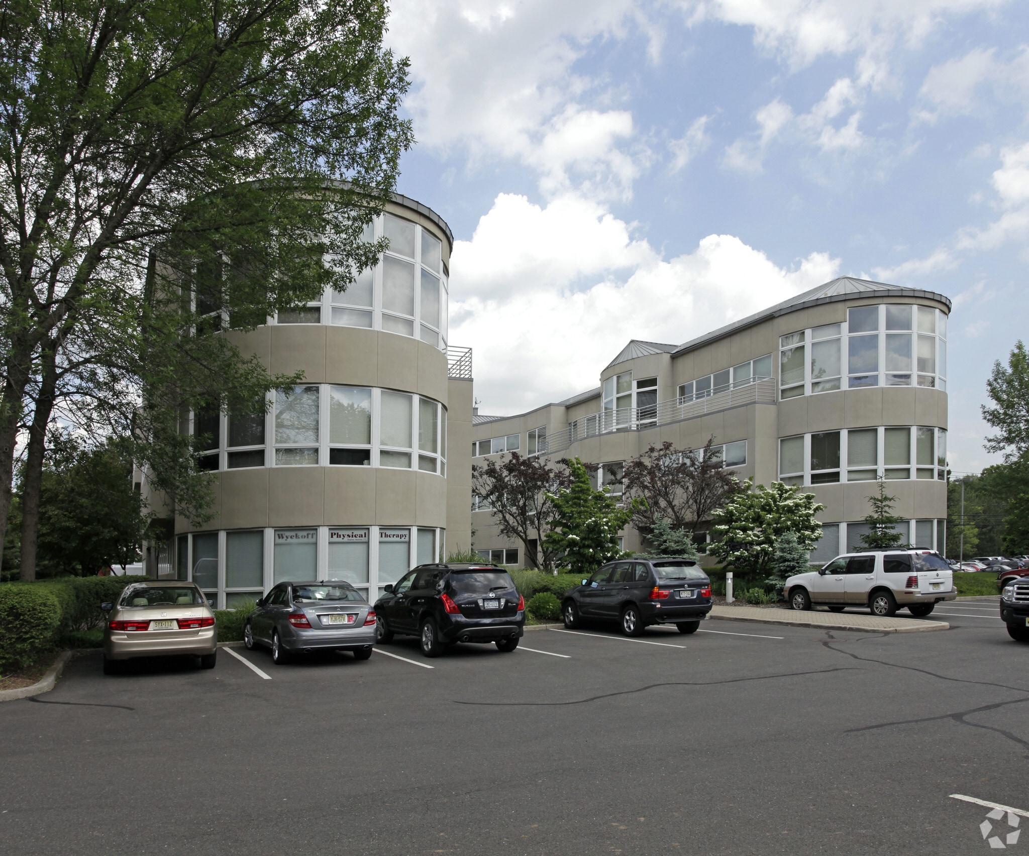 860 Wyckoff Ave, Mahwah, NJ for lease Primary Photo- Image 1 of 27
