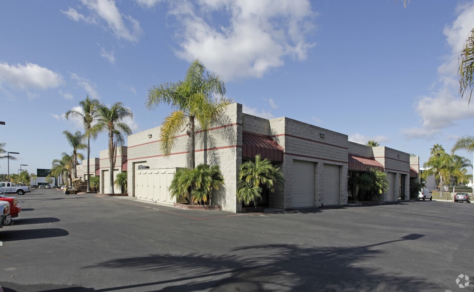 2588 Progress St, Vista, CA for lease - Building Photo - Image 3 of 12