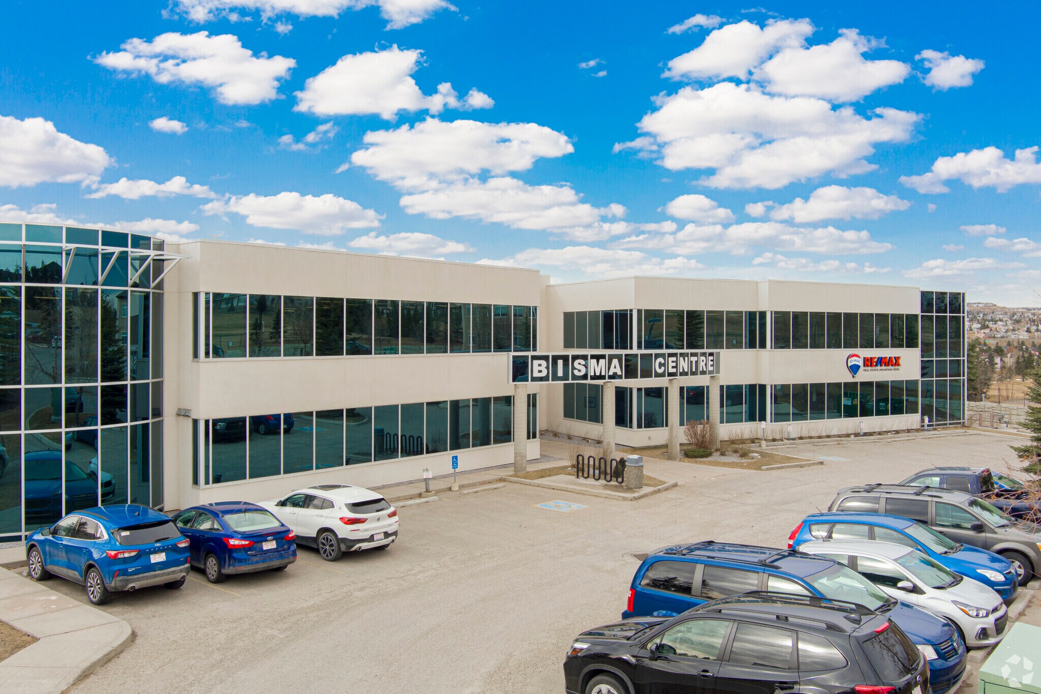 110 Country Hills Landing NW, Calgary, AB à louer Photo du bâtiment- Image 1 de 8