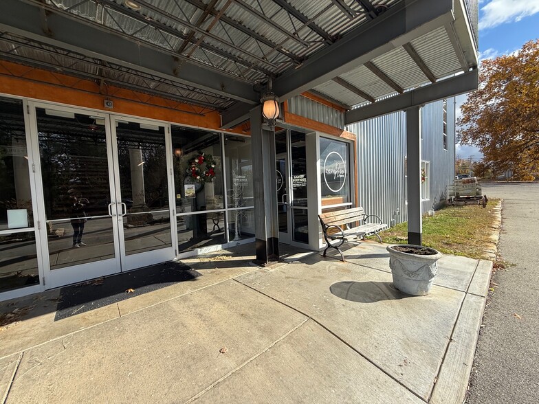 3009 Wilmington Rd, New Castle, PA for lease - Building Photo - Image 2 of 6