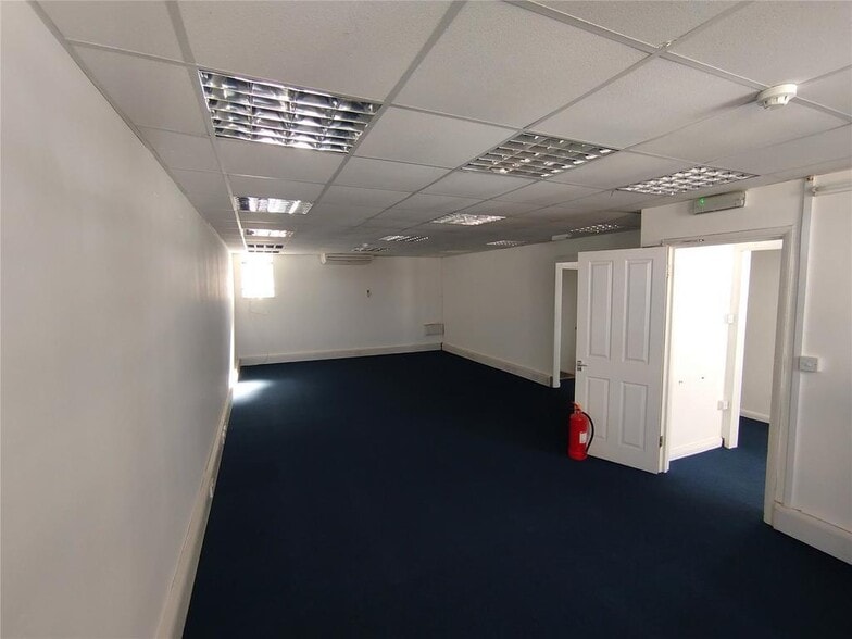 20 Towerfield Rd, Southend On Sea for lease - Building Photo - Image 3 of 12