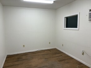 200 Old County Cir, Windsor Locks, CT for lease Interior Photo- Image 2 of 10