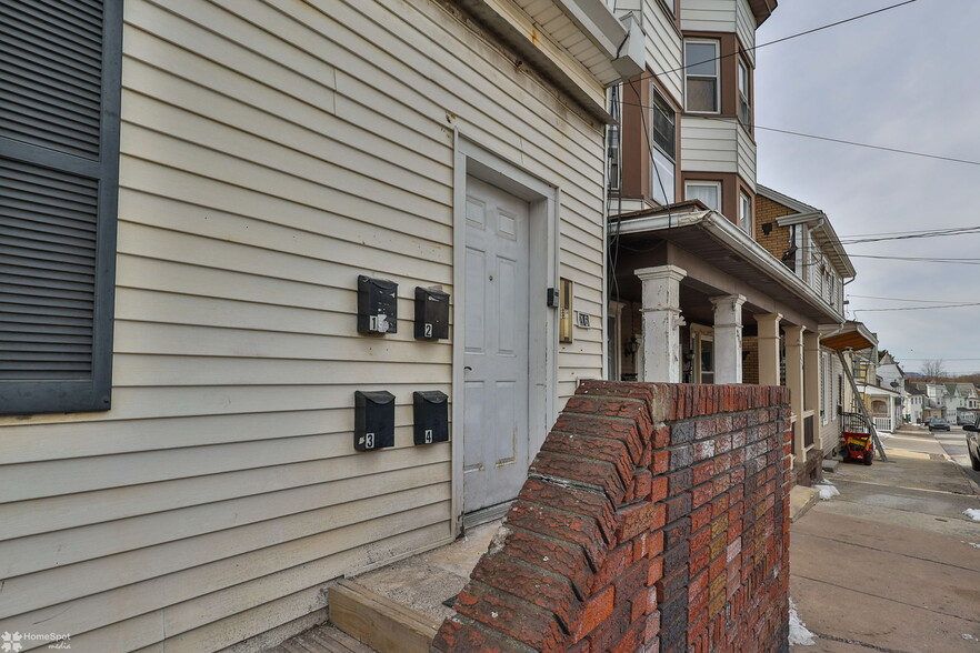 214-216 W Ridge St, Lansford, PA à vendre - Photo du bâtiment - Image 2 de 52