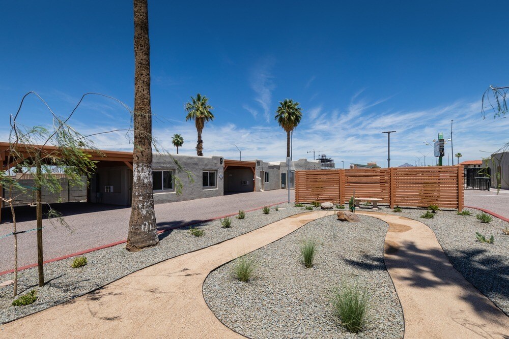 2625 E Van Buren St, Phoenix, AZ à vendre Photo du bâtiment- Image 1 de 16