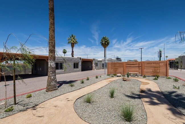 Plus de détails pour 2625 E Van Buren St, Phoenix, AZ - Soins de santé à vendre