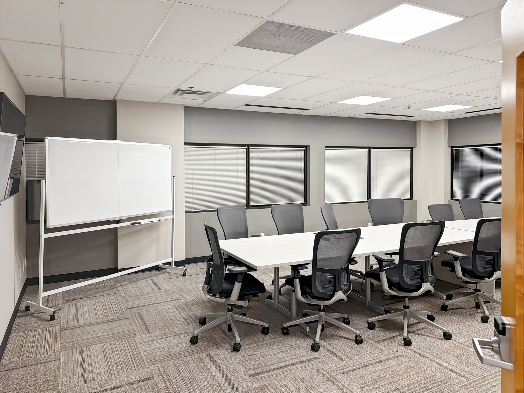 401 new karner Rd, Albany, NY for lease Interior Photo- Image 1 of 15
