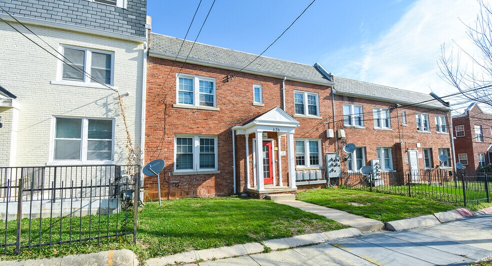 636 Girard St NE, Washington, DC à vendre - Photo du bâtiment - Image 2 de 6