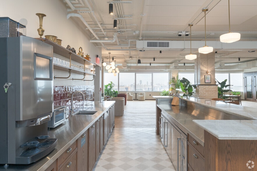 100 N Biscayne Blvd, Miami, FL for lease - Interior Photo - Image 3 of 25