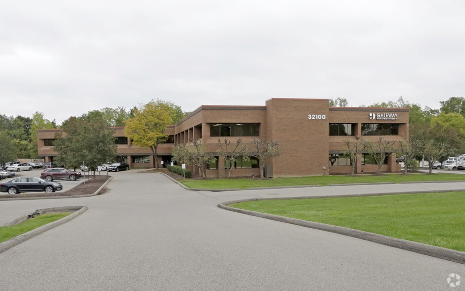 32100 Telegraph Rd, Bingham Farms, MI for lease - Building Photo - Image 2 of 4