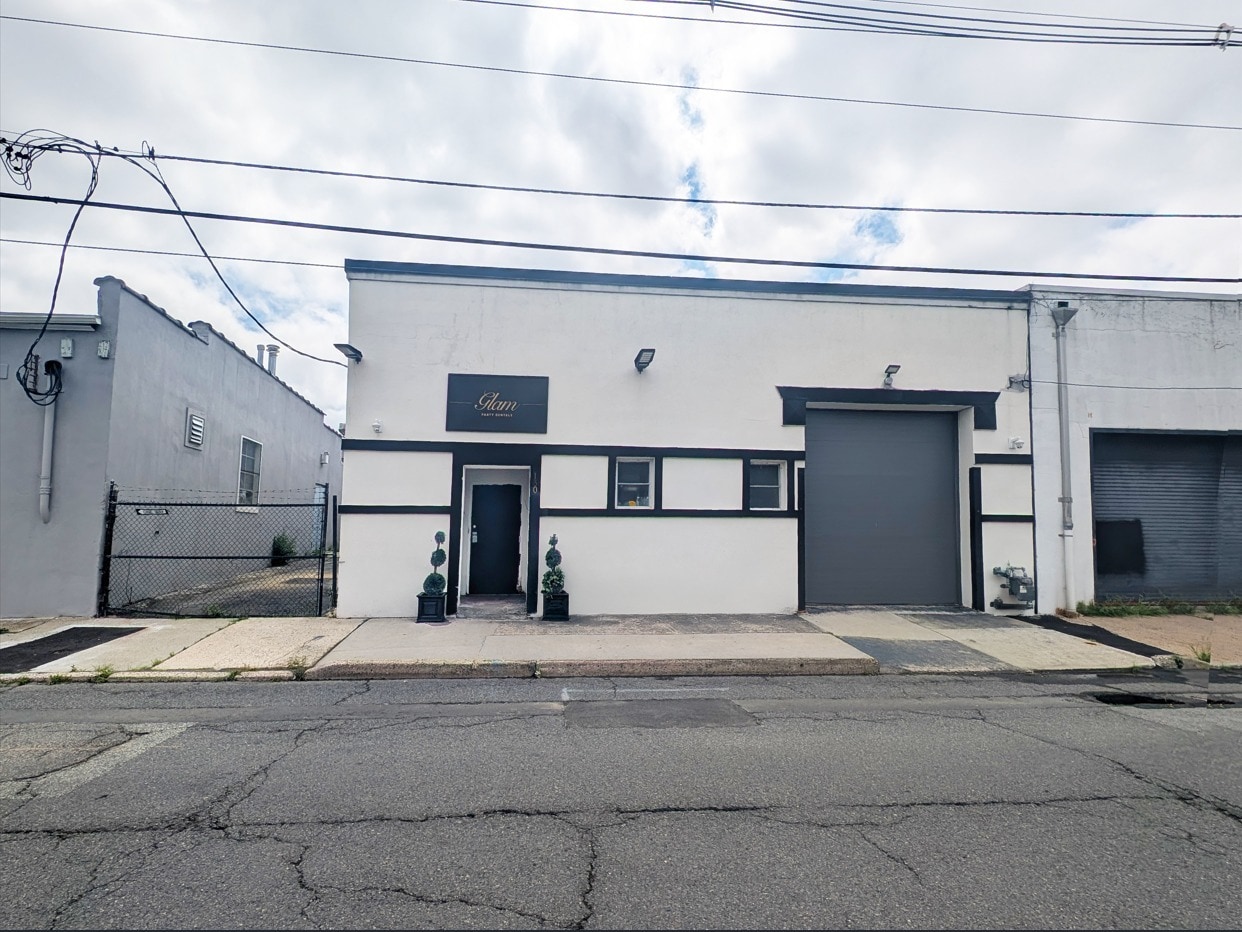 130 Railroad Ave, Hackensack, NJ for lease Building Photo- Image 1 of 6
