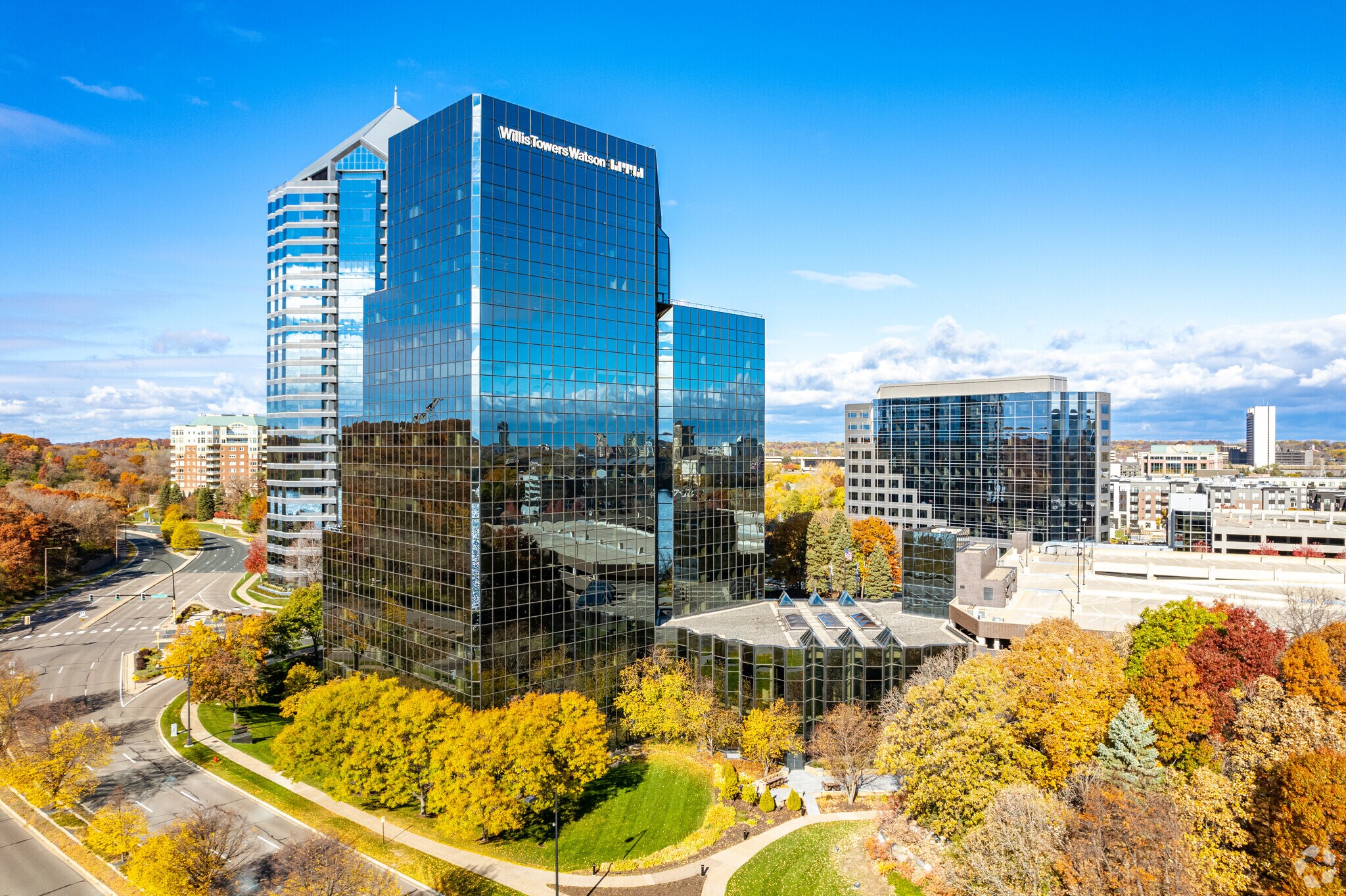 8000-8500 Normandale Lake Blvd, Bloomington, MN à louer Photo du bâtiment- Image 1 de 100