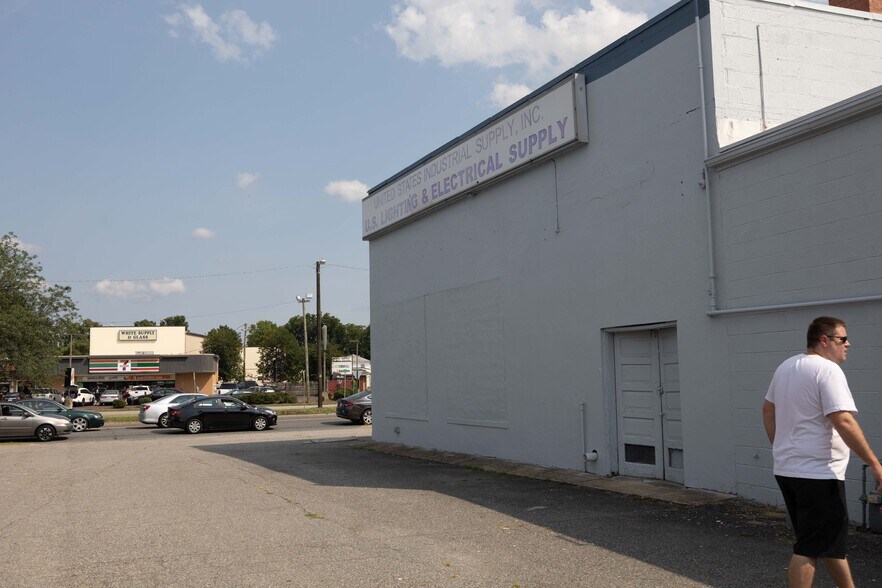 417 Jefferson Davis Hwy, Fredericksburg, VA à vendre - Photo du bâtiment - Image 2 de 8