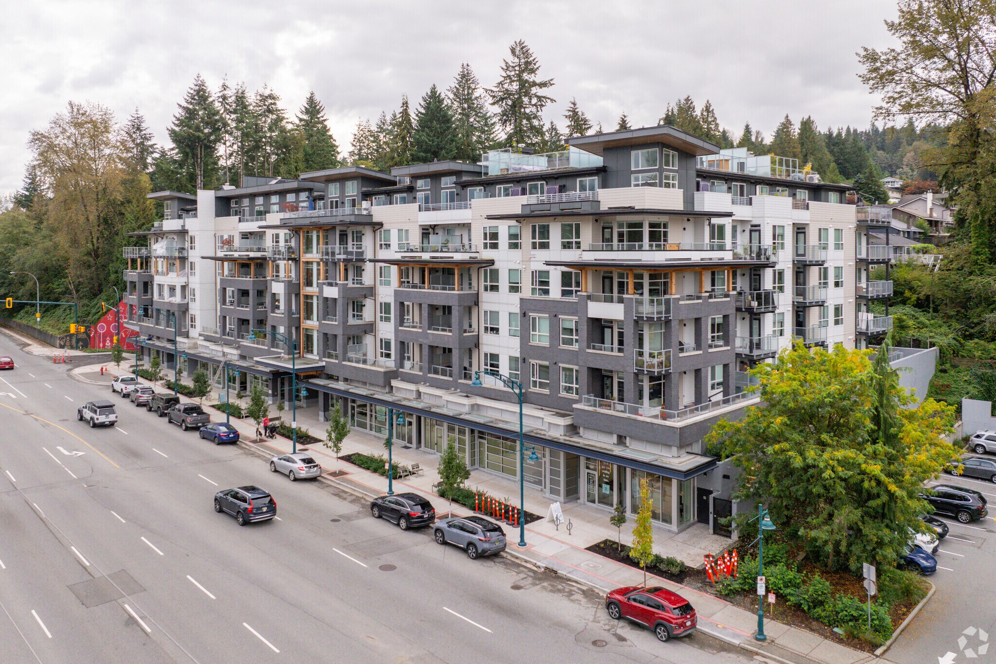 3227-3239 Saint Johns St, Port Moody, BC à vendre Photo du bâtiment- Image 1 de 5