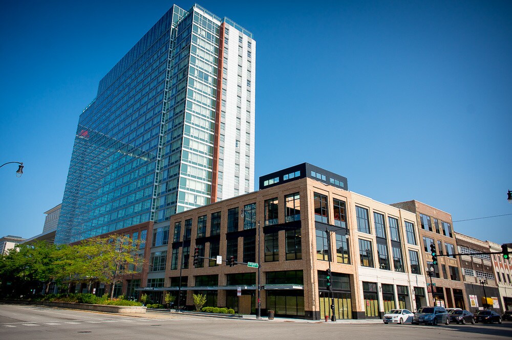 123 E Cermak Rd, Chicago, IL à louer Photo principale- Image 1 de 6