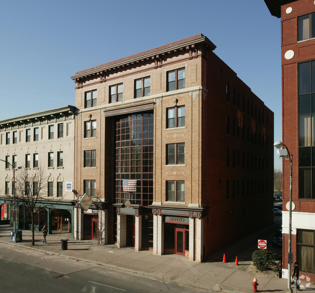 213-221 Main St, Hartford, CT for lease - Building Photo - Image 2 of 5