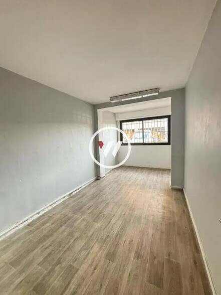 Office in Marseille for lease - Interior Photo - Image 3 of 8