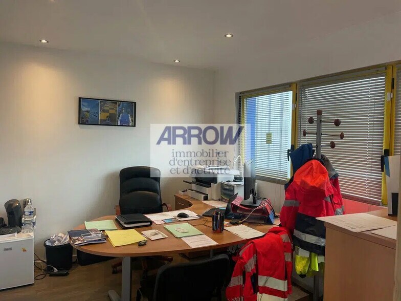 Flex dans GRANDCHAMP-DES-FONTAINES à louer - Photo du bâtiment - Image 2 de 2