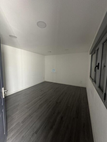 Industrial in Saint-Jean-de-Braye for lease - Interior Photo - Image 2 of 4