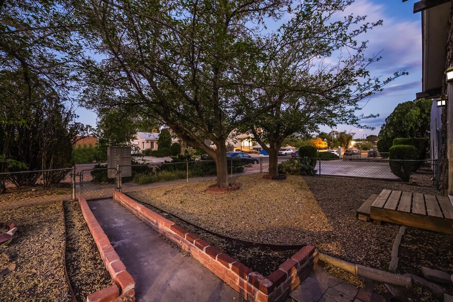 311 Princeton Dr SE, Albuquerque, NM à vendre - Photo du b timent - Image 3 de 13