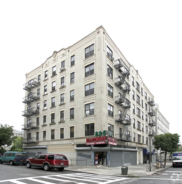 210 Roebling St, Brooklyn, NY for lease - Building Photo - Image 1 of 3