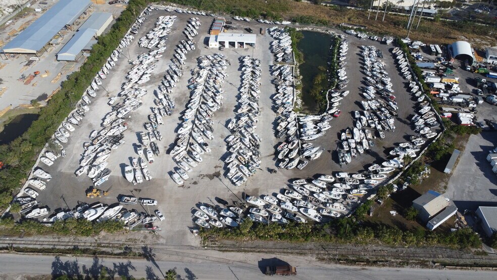 2063 20th Ave SE, Largo, FL à louer - Photo du bâtiment - Image 3 de 5