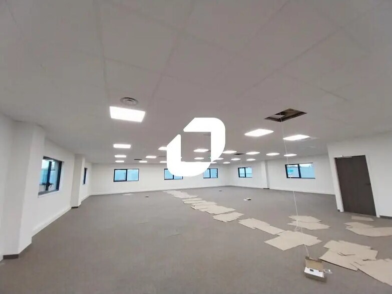 139 Rue Isaac Asimov, Bourgoin-Jallieu à louer - Photo du bâtiment - Image 3 de 21