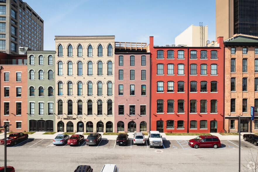 100 N Summit St, Toledo, OH à louer - Photo du bâtiment - Image 3 de 5