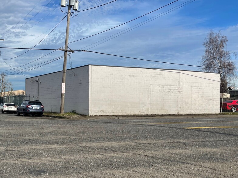 635 N Columbia Blvd, Portland, OR for sale - Building Photo - Image 3 of 13