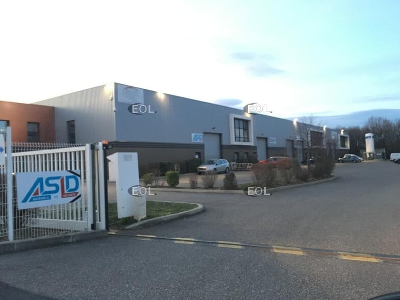Flex in Chaponnay for sale - Building Photo - Image 1 of 15